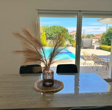 Logement avec piscine privée