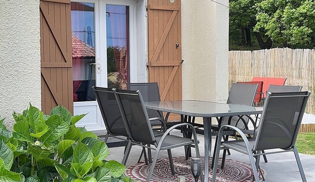 Looking for a charming, practical duplex just 3 minutes from the beach.