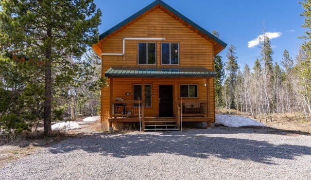 Looking for a quiet, western cabin -Colt Cabin is just 40 minutes from YNP