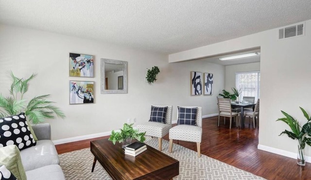 Looking for a vacation? Here you Go! Terrific Family Home with 4 Spacious Bed!