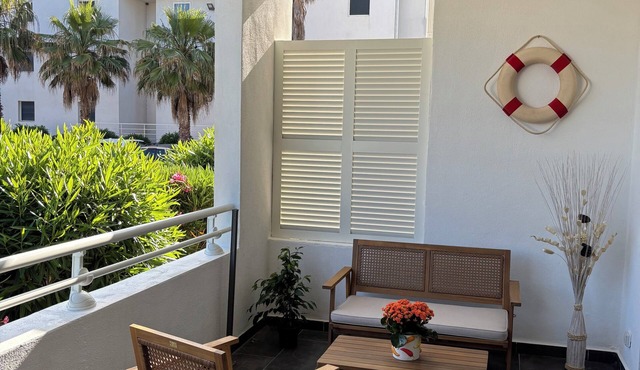 Lovely 45M2+20M2 south-facing terrace apartment 400m from the beach and shops