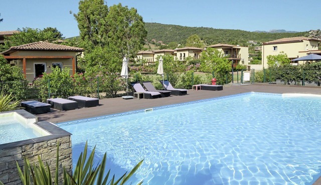 Lovely apartment for 4 people with WIFI, pool, A/C, TV, terrace and pets allowed