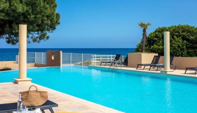 Lovely apartment for 6 guests with A/C, internet, pool, TV and pets allowed