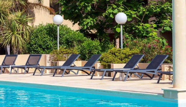 Lovely apartment for 6 guests with internet, A/C, pool, TV, balcony and pets allowed