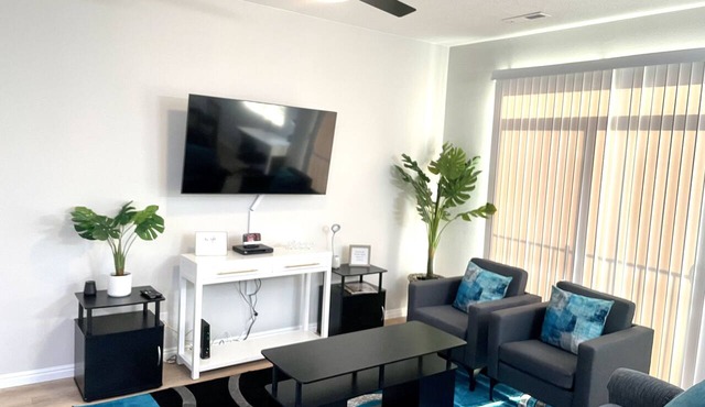 Lovely Modern Condo 2 Bedroom with pool/spa
