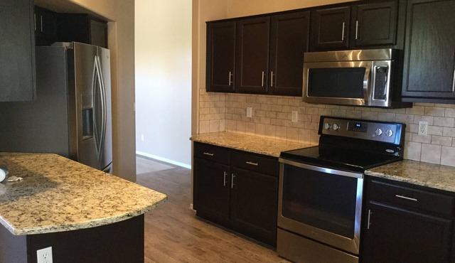 Lovely Mountain View, Close to hiking & golf, Comfortable Home, Community Pool