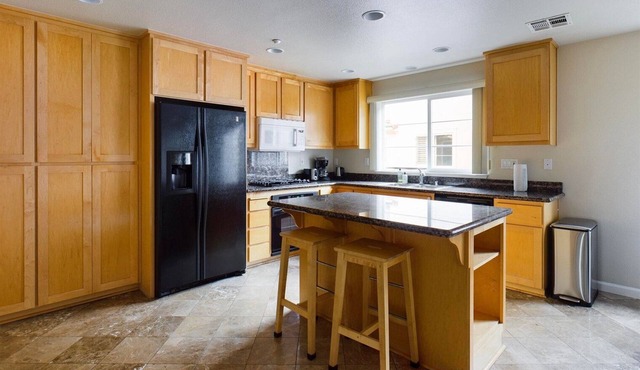 Lovely San Jose 3BR w/Pool, Spa, Patio + Parking, by Blueground