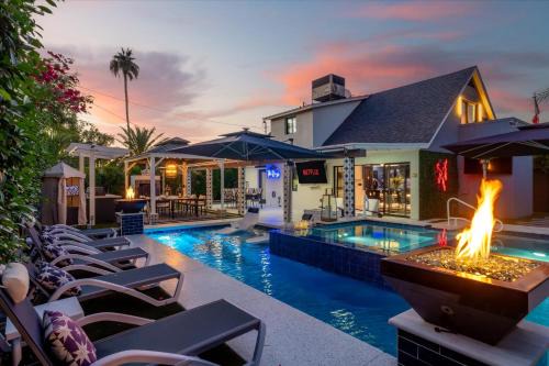 Luminosity Escape Pool Hot Tub Dog-friendly