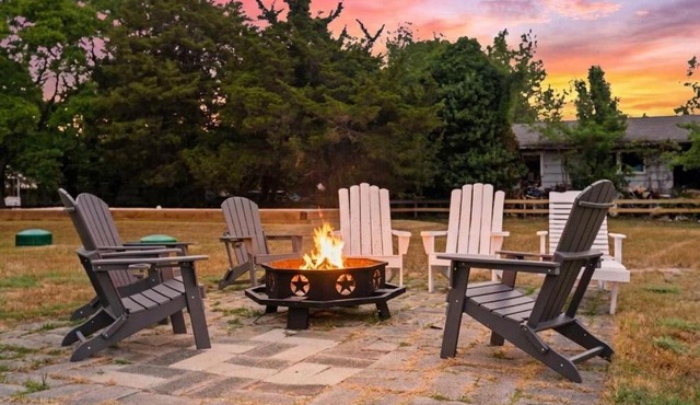 Lusby Beach House -3 BD 2 BA Steps to the Sand