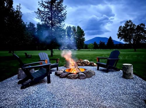 Lux Fly-Fishing Haven near Glacier Park - Hot Tub