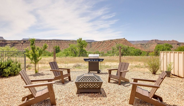Lux Zion Dark Sky Sanctuary: Hot Tub & Fire Pit