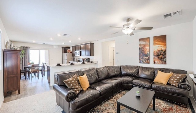 Luxe Private Getaway Near Main St & Skyline Park!