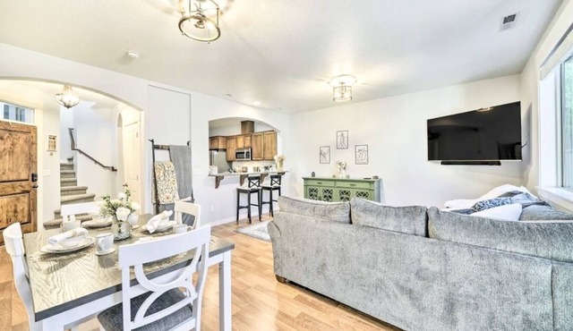 Luxe Private Vancouver Getaway Near DT & Portland!