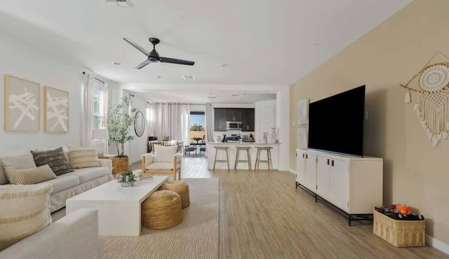 Luxe Queen Creek Home w/Pool, Yard, Work Station