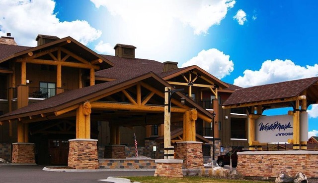 Luxurious 1 bedroom condo at the entrance to Yellowstone NP.