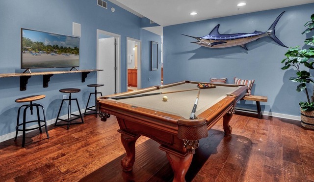 Luxurious 2/2 Penthouse in downtown Orlando with a billiard room&oversized patio