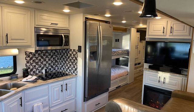 Luxurious 5BD 2BA Class A RV @ KHP Thor Experience