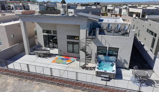 Luxurious Abode with Hot Tub and Rooftop Deck