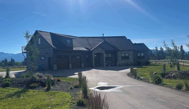 Luxurious McCall Home with Hot Tub and Pool Table
