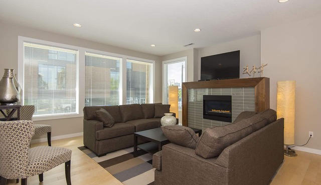 Luxurious Zen Modern in the Historic N. Mississippi District. Sanitized , clean!