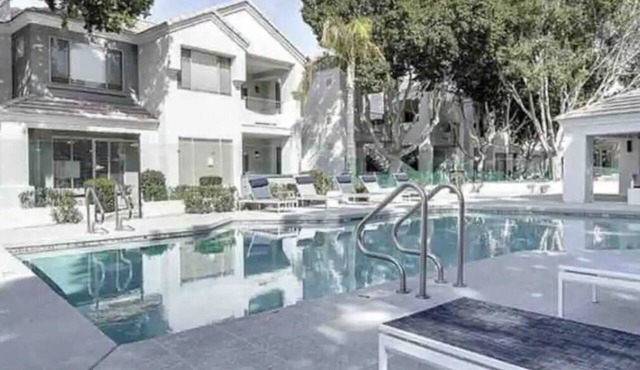 Luxury 1-Bedroom Retreat Near Sports Arenas for 4 people