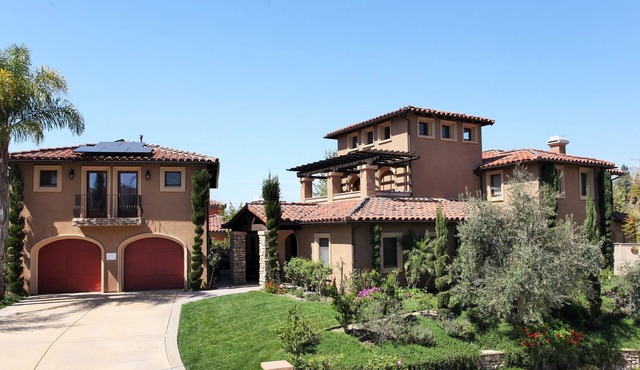 Luxury Apartment in upscale area