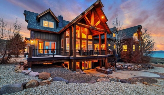 Luxury Bear Lake Retreat–THE MOOSE–Sleeps 40–Theater/Pickleball/Sport Court/Pool