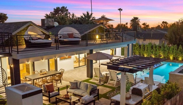 Luxury + Comfort in Old Town+Free Heated Pool & Spa