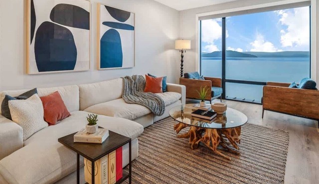 Luxury Condo w/Rooftop Pool, Hot Tub & Lake Views