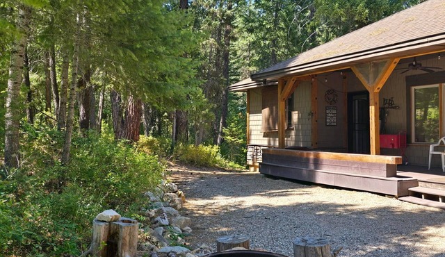 Luxury Golf Course Cabin - 4BR, 3BA, Game Room & Firepit