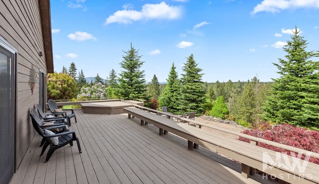 Luxury Home—Fireplaces, Hot Tub, Fire Pit, Soaking Tub & Stunning Views for Ultimate Relaxation!