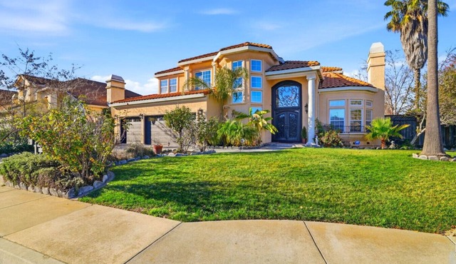 Luxury Mediterranean Villa w/Pool - Sleeps 10