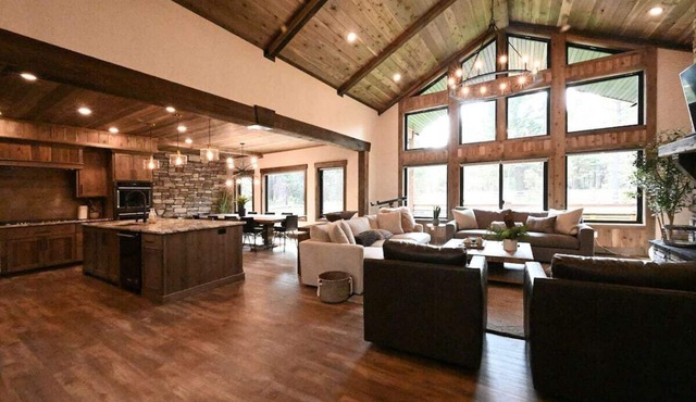 Luxury Mountain Cabin w/Hot Tub & Theater!