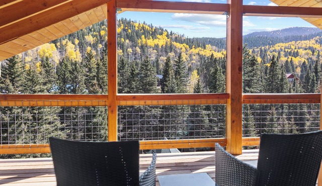 "Luxury Riverfront Cabin "Moe's Riverside Lodge" Pool Table-AC-On the River-Pet Friendly