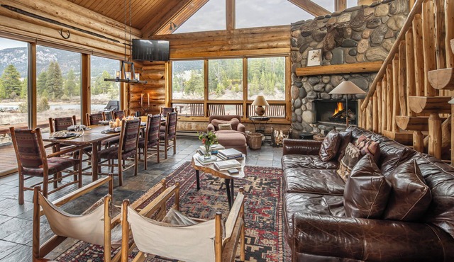 Luxury Riverfront Lodge with Pool Table