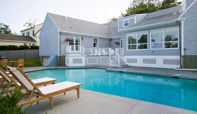 Luxury Vacation Home ~ Pool ~5 Minute Walk to New York Yacht Club or Ft Adams