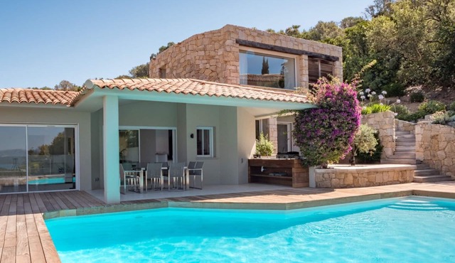 Luxury Villa sleeps 8, Sea view, Saint Cyprien Beach, Swimming pool, Porto Vecchio