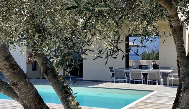 Luxury villa - swimming pool, air conditioning, sea view, beach and coves within walking distance