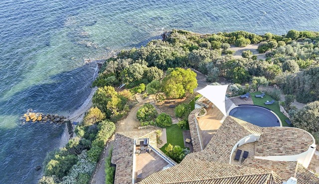 Luxury Villa with private beach and splendid pool on Sea Front