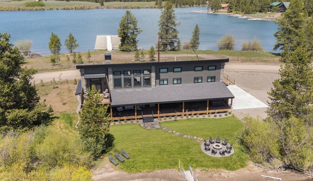 Luxury Waterfront - Private beach, hot tub, movie room, wheelchair accessible