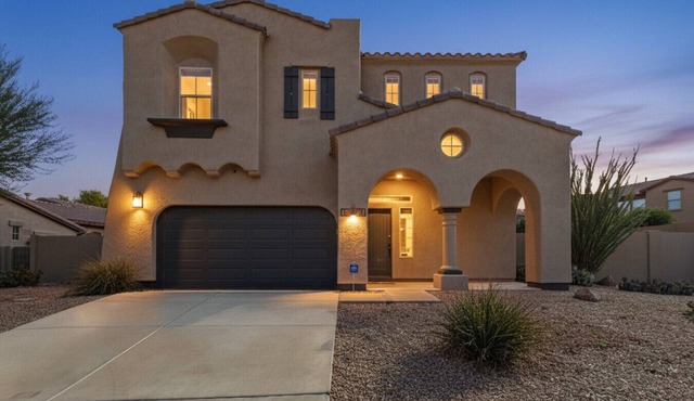 Mafia Heights! Stunning Backyard, 4 Beds, 3 Baths, Hot Tub/Deep & Large Pool