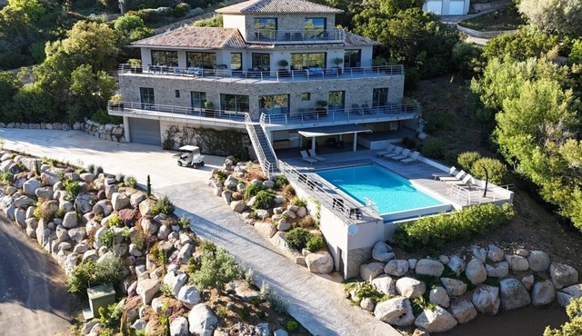 Magnificent villa 400 m from the beach