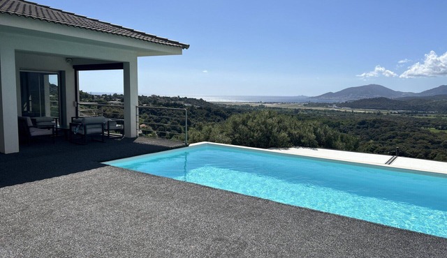 Magnificent villa, SEA VIEW, pool, 4 bedrooms, 3 shower rooms, air conditioning, not overlooked