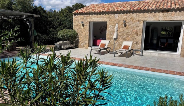Magnificent villa with sunny private pool, near Bonifacio.