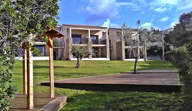 MAINA RESIDENCE 5 MIN FROM THE BEACH BETWEEN SEA AND VILLAGE