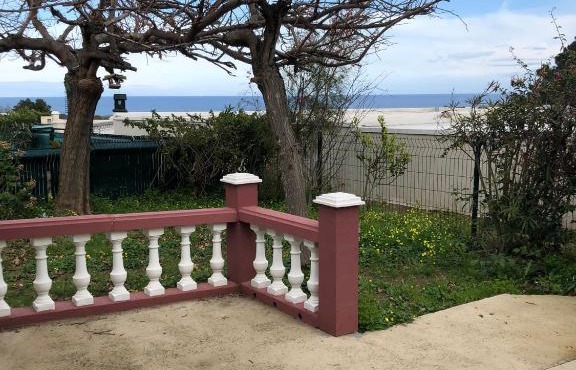 Maison au calme avec terrain et vue sur la mer