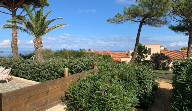 Maison dans Marina privée pieds dans l'eau - Vue mer - Mer à 50 m - Terrasse & jardin sur mer