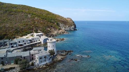 Maison de pêcheur les pieds dans l'eau