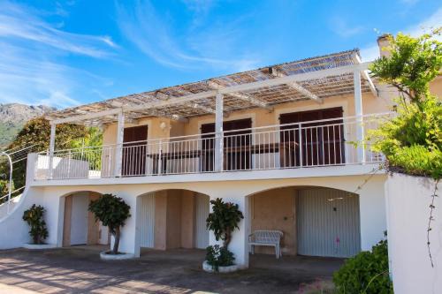 Maison Vue Mer à Lumio avec Terrasse et Jardin Clos