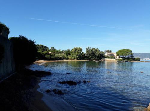 Maisonnette 2 minutes pied plage